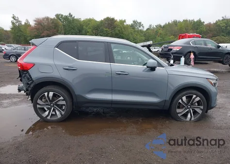 2023 Volvo Xc40 B5 Ultimate Bright Theme z USA, uszkodzony, nr VIN YV4L12UA0P2053589